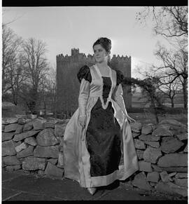 Bunratty medieval banquet entertainer