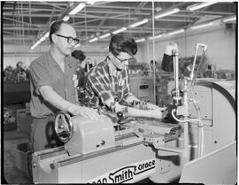 SPS Factory - Machine with sitters