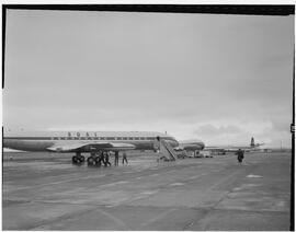 de Havilland Comet jet on ramp