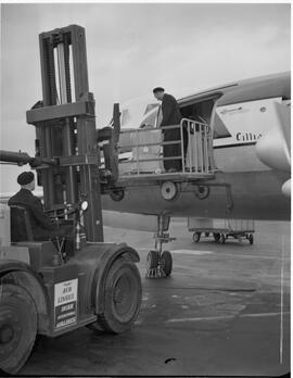 Loading Progress freight onto Irish jet