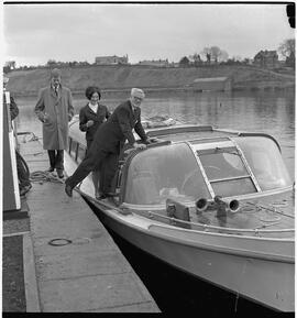 Killaloe - Boarding boat