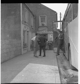 Kinvara tour - Corofin pub exterior