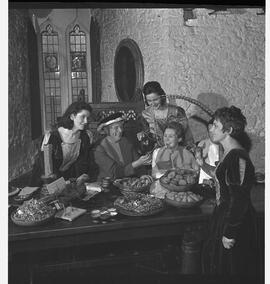 Bunratty Castle medieval banquet set up