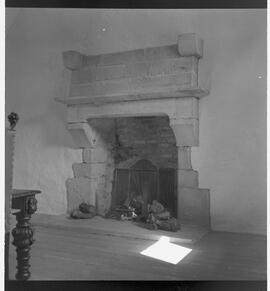 Kinvara tour - Fireplace in old ground hotel
