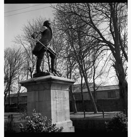 View of Limerick - Sarsfield Memorial and Thomond Bridge, King John's Castle