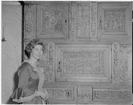 Helen at cabinet in Bunratty Castle
