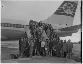 Group in front of Aer Lingus plane