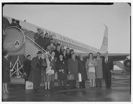 Irish International Airlines inaugural flight with Lord Mayors boarding