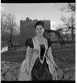 Bunratty medieval banquet entertainer