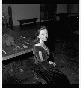 Miss Una Kelly at Bunratty Castle