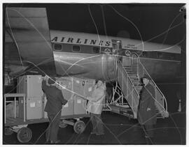 Freight loading on Aer Lingus Super Connie DC3 jet
