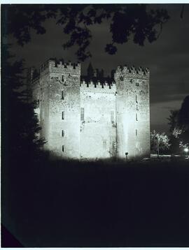 Bunratty Castle at night