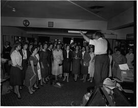 The Knoxville Choir singing in the Transit Lounge