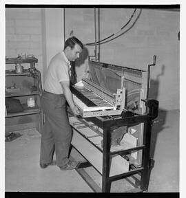 Rippen pianos - Assembly