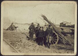 Photograph of volunteers of the Irish Brigade with cannons at Ciempozuelos