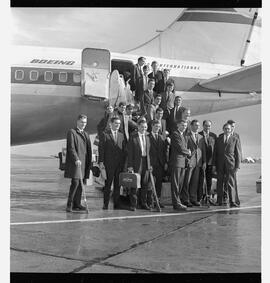 Hurling team on Aer Lingus steps